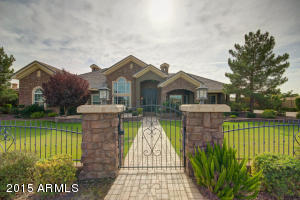 2161 E Coconino Dr, Gilbert, AZ 85298 photo 2