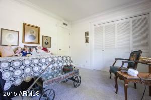 201 E Berridge Ln, Phoenix, AZ 85012 photo 13