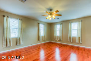 5326 W Odeum Ln, Phoenix, AZ 85043 photo 6