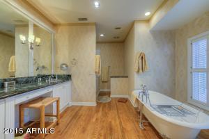 2911 N Manor Dr E, Phoenix, AZ 85014 photo 18