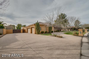 2527 E Page Ct, Gilbert, AZ 85234 photo 4
