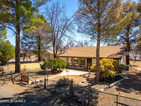 9985 E Willow Dr, Cornville, AZ 86325