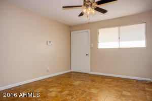 6918 W Wolf St, Phoenix, AZ 85033 photo 4