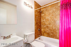 6918 W Wolf St, Phoenix, AZ 85033 photo 7