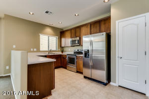 945 S Hawk Ln, Gilbert, AZ 85296 photo 11