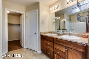 945 S Hawk Ln, Gilbert, AZ 85296 photo 24