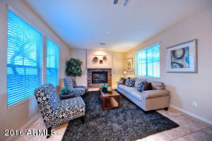 3984 E Hummingbird Ln, Phoenix, AZ 85050 photo 4