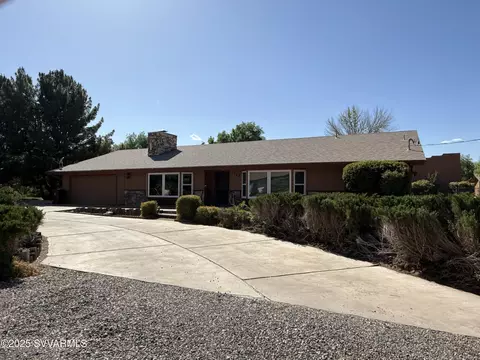 3742 E Lake Shore Dr, Rimrock, AZ 86335