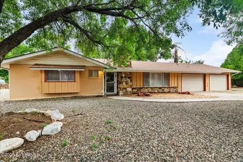 3850 E Lake Shore Dr, Rimrock, AZ 86335