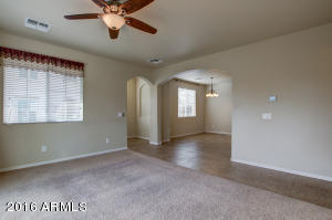 904 S Wallrade Ln, Gilbert, AZ 85296 photo 4