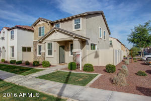 904 S Wallrade Ln, Gilbert, AZ 85296 photo 2
