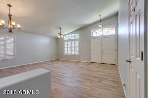 440 S Peppertree Dr, Gilbert, AZ 85296 photo 2