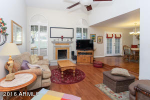 125 Echo Ln, Phoenix, AZ 85020 photo 2