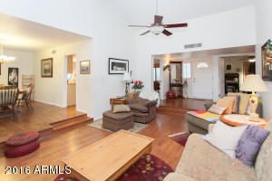 125 Echo Ln, Phoenix, AZ 85020 photo 3