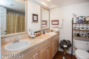 125 Echo Ln, Phoenix, AZ 85020 photo 9