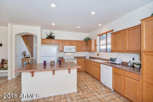 2557 S Martingale Rd, Gilbert, AZ 85295 photo 8