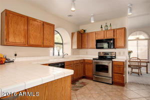 3704 E Summerhaven Dr, Phoenix, AZ 85044 photo 2
