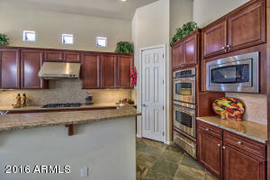 3542 E Robin Ln, Phoenix, AZ 85050 photo 7