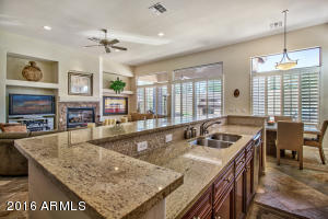 3542 E Robin Ln, Phoenix, AZ 85050 photo 5