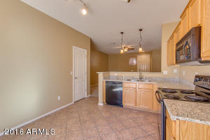 942 E Cantebria Dr, Gilbert, AZ 85296 photo 5