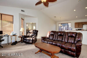 869 E Kyle Ct, Gilbert, AZ 85296 photo 2