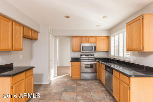 4015 E Hiddenview Dr, Phoenix, AZ 85048 photo 6