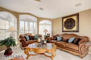 4049 E Adobe Dr, Phoenix, AZ 85050 photo 4