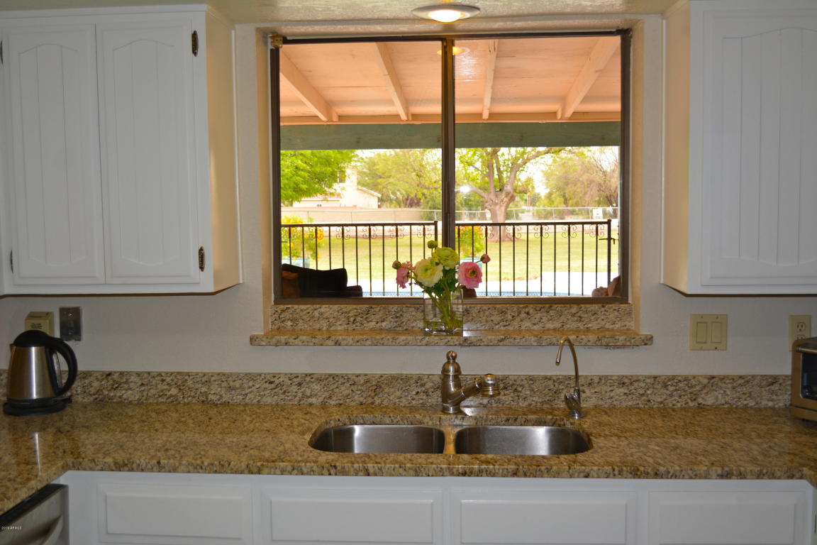 824 N Constellation Way, Gilbert, AZ 85234 photo 2