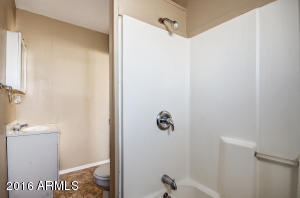 2706 E Mobile Ln, Phoenix, AZ 85040 photo 9