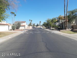 526 E Wescott Dr, Phoenix, AZ 85024 photo 2
