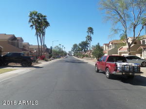 526 E Wescott Dr, Phoenix, AZ 85024 photo 3