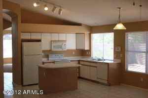 1408 E Comstock Dr, Gilbert, AZ 85296 photo 2