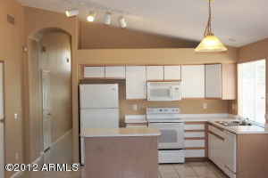 1408 E Comstock Dr, Gilbert, AZ 85296 photo 3