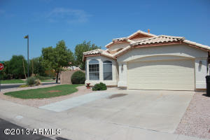1408 E Comstock Dr, Gilbert, AZ 85296 photo 1
