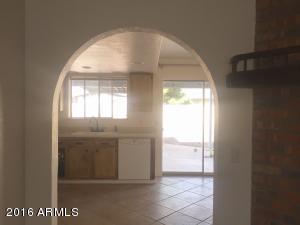 304 E Desert Ln, Gilbert, AZ 85234 photo 4