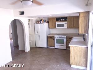 304 E Desert Ln, Gilbert, AZ 85234 photo 3
