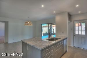 704 E Lodge Dr, Tempe, AZ 85283 photo 9