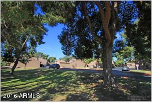 249 E Betty Elyse Ln, Phoenix, AZ 85022 photo 2