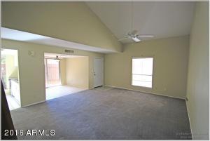 249 E Betty Elyse Ln, Phoenix, AZ 85022 photo 4