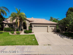 1838 E Catamaran Dr, Gilbert, AZ 85234 photo 1
