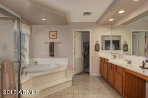 3954 E Wateka Ct, Gilbert, AZ 85297 photo 32