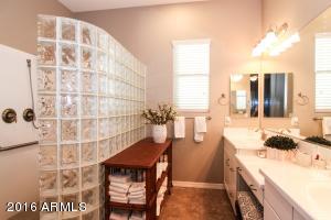 2571 E Coconino Way, Gilbert, AZ 85298 photo 8