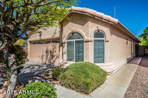 3204 E Kerry Ln, Phoenix, AZ 85050 photo 2