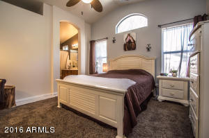 3204 E Kerry Ln, Phoenix, AZ 85050 photo 9