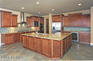 3993 E Robin Ln, Phoenix, AZ 85050 photo 7
