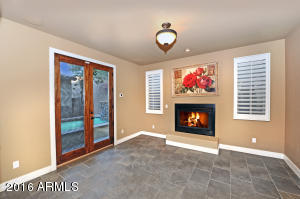 3993 E Robin Ln, Phoenix, AZ 85050 photo 5