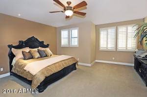 3993 E Robin Ln, Phoenix, AZ 85050 photo 9
