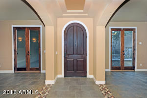 3993 E Robin Ln, Phoenix, AZ 85050 photo 2