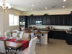 813 E Gary Ln, Phoenix, AZ 85042 photo 6