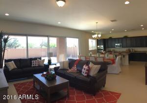 813 E Gary Ln, Phoenix, AZ 85042 photo 4